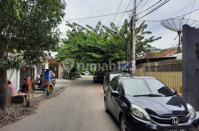 Downtown shophouse in a strategic location in Pekunden, central Semarang. 2