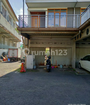 3-storey shop house at an affordable price, located near Paster Palace. 1