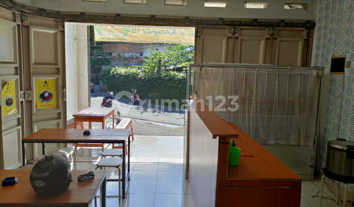 3-storey shop house at an affordable price, located near Paster Palace. 2