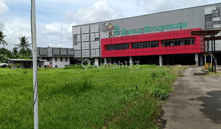 Gedung di Jl Sudirman dekat Sumbek 1