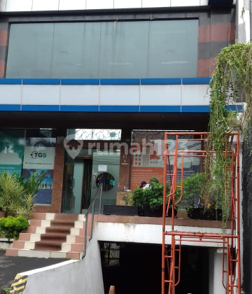 7-Floor Building with Strategic Location 7-Floor Building with Strategic Location