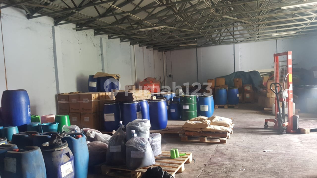 Warehouse in the Satria Raya industrial complex Warehouse in the Satria Raya industrial complex