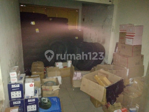 strategic tiny kiosk in the center of purwokerto city 2