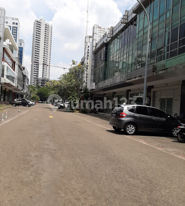 Ruko Disewakan Di Jalan Pahlawan Seribu, B S, Serpong, Tangerang Selatan.