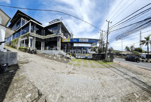 Hotel Bintang Tiga dan Showroom di Bypass Ngurah Rai Benoa 2