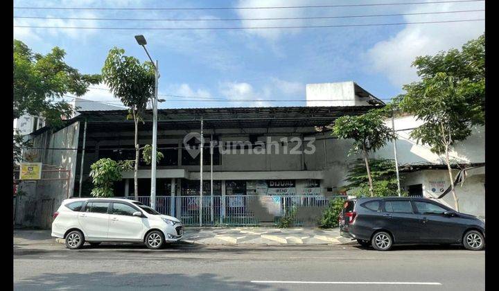 GEDUNG 2 LANTAI DI AREA KOMERSIAL JALAN RAYA DHARMAHUSADA 1