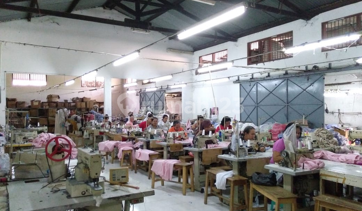 Former garment warehouse in Mojosongo Solo. Former garment warehouse in Mojosongo Solo.