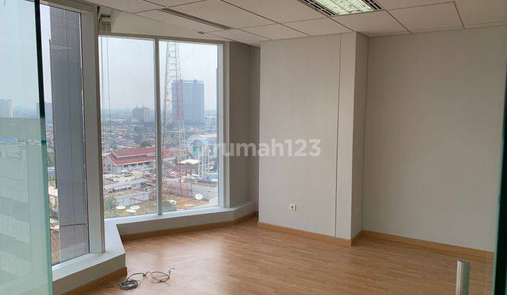 Office Space di AKR Tower Gallery West 2