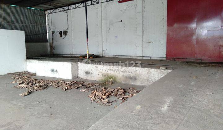 Gudang strategis pinggir jalan dengan loading dock 2