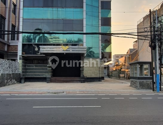 Ready-to-Use Office Building in a Strategic Location