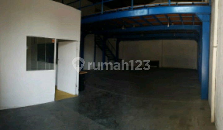 Good warehouse near the port 1