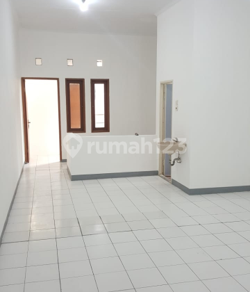 Ruko strategis di Taman Holis Indah 2