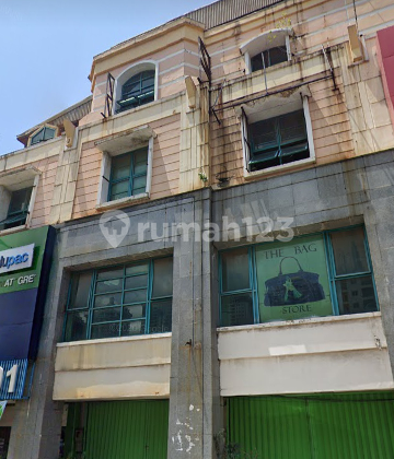 Ruko Gandeng 4 lantai,hadap jln raya boulevard barat