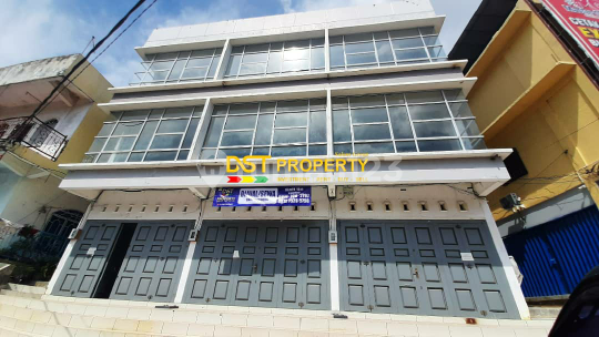 3-Unit Row Shop House, 3.5 Floors Concrete Building, Good Location 1