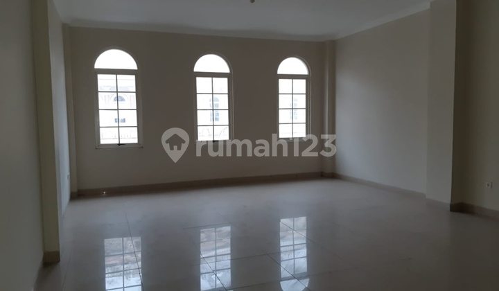 Ready-to-Use Ruko Foodcity, affordable, for restaurant in Green Lake City 2