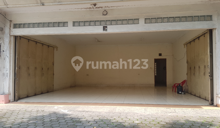 FOR RENT: COMMERCIAL SPACE ON SURIA SUMANTRI, NEAR BEAUTY CLINIC