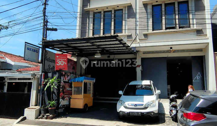 ....Ruko 3 lantai, tengah kota, kokoh, siap huni 1