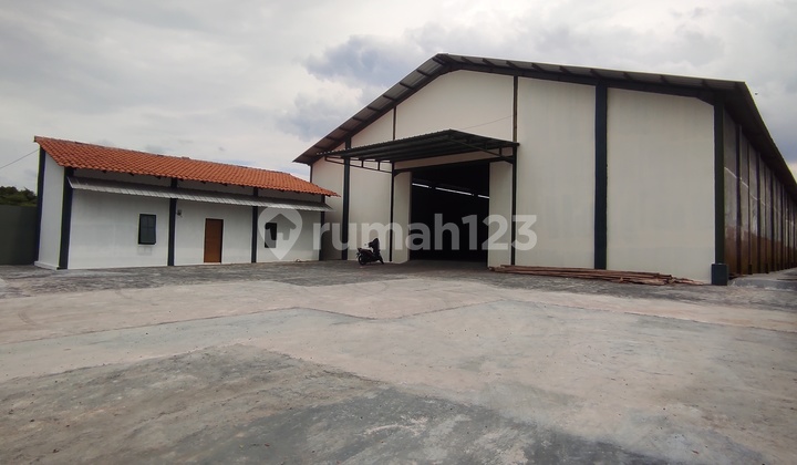 New Warehouse Ready for Use River Located Behind