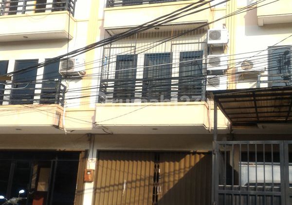 Ruko 3lt kondisi bagus dlm komplek di Green Ville. 13214