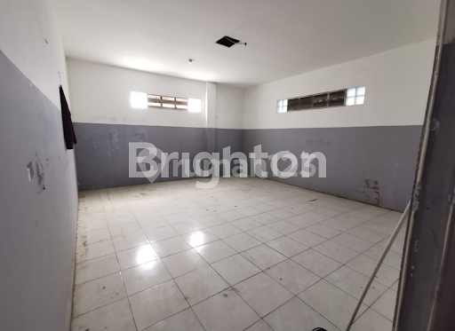 3 RUKO JEJER(SUDAH DIGABUNG/LOS) STRATEGIS 0 JALAN RAYA RAYA TANDES LOR 3 RUKO JEJER(SUDAH DIGABUNG/LOS) STRATEGIS 0 JALAN RAYA RAYA TANDES LOR