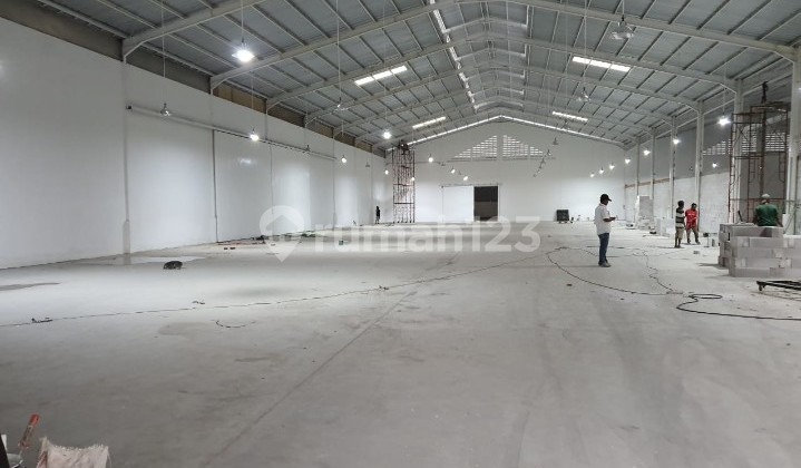 Ready-to-use warehouse in the warehouse zone.