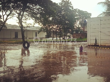 Warehouse ready for use near toll access.