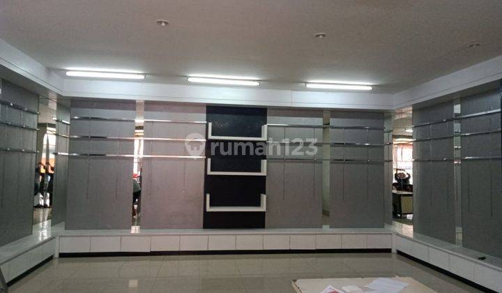 Di jual ruko tengah kota cocok untuk showroom harga nego sampai jadi 2