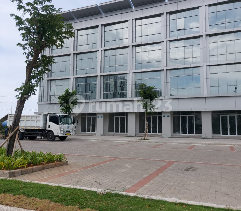 Four-story ruko theme park in front of Golf Island, open morning to evening. Four-story ruko theme park in front of Golf Island, open morning to evening.