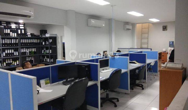 GEDUNG KANTOR SIAP PAKAI 3 LANTAI DI WAHID HASYIM, JAKARTA PUSAT 1