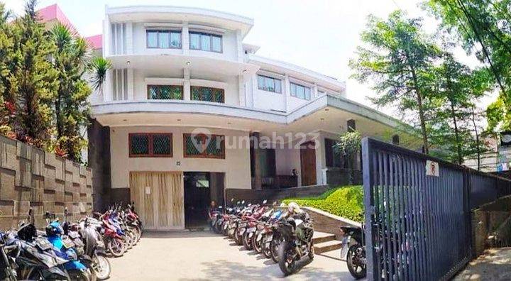 Murah Rumah Mewah 3,5 Lantai Lokasi Premium di Dago, Bandung 2