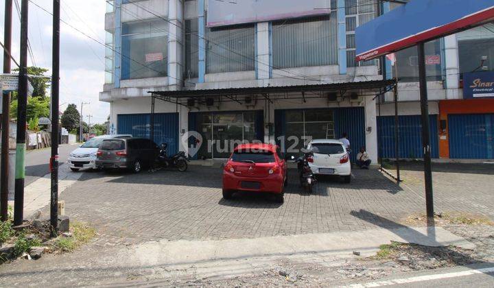 Ruko 3 Lantai Di Ring road utara dekat Pakuwon Mall 1