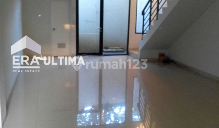 Good Strategic Shophouse Suitable for Business and Office in Sayap Sutami. 2