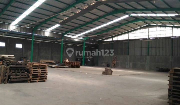 Gudang akses kontainer dekat tol Pasirkoja 1
