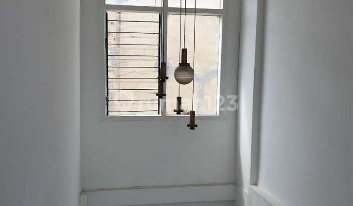 MAINROAD CIBABAT CIMAHI SHOPHOUSE