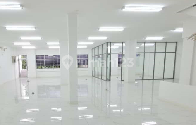 3-Unit Connected Shophouse Ready for Use on Kebayoran Lama Road