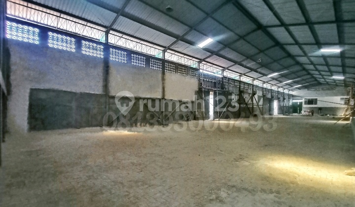 Gudang industri di LIK dekat pelabuhan Tj.Emas 2
