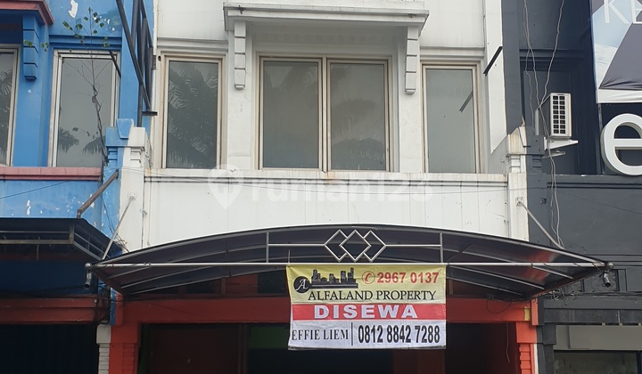 Disewakan Ruko Batavia 3 Lantai Boulevard Gading Serpong Tangerang Disewakan Ruko Batavia 3 Lantai Boulevard Gading Serpong Tangerang