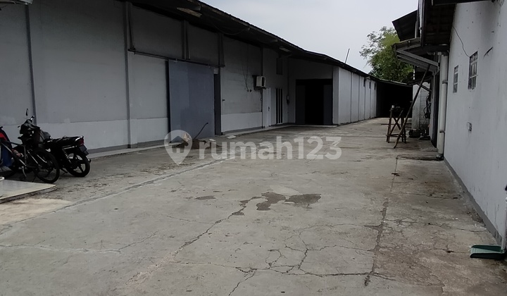 For Sale / Warehouse for Rent on Jalan Besar Katapang, near Seroja Toll access. For Sale / Warehouse for Rent on Jalan Besar Katapang, near Seroja Toll access.