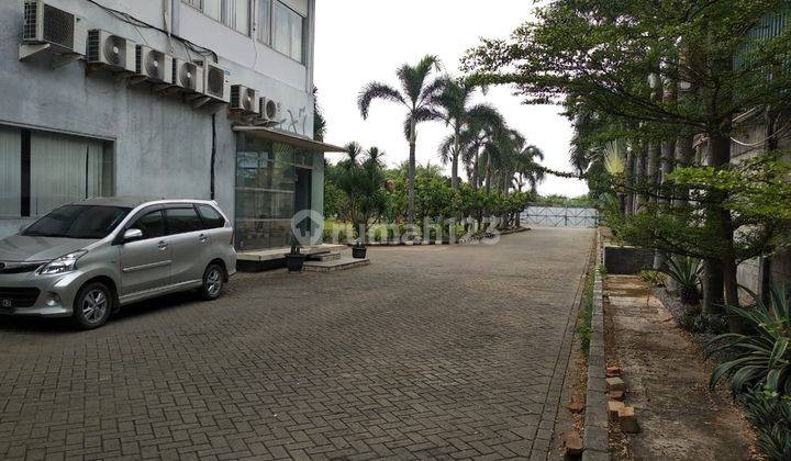 Gudang Terletak di belakang Bandara Soetta 2