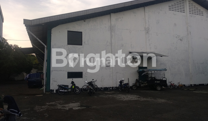Ready-to-Use Warehouse on Boboh Main Road, Menganti, Gresik