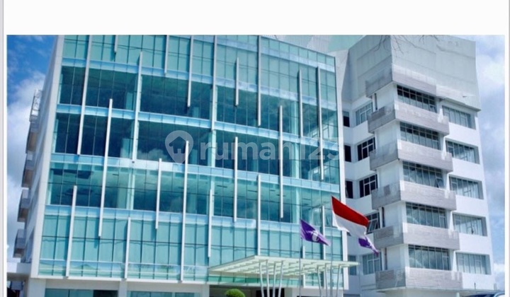 Ready-to-use building in a commercial area. Ready-to-use building in a commercial area.