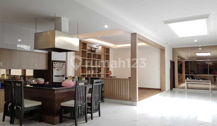 RUMAH DAN TEMPAT USAHA DI PANJUNAN 1