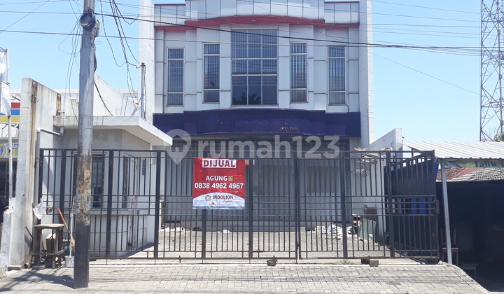 Ambyar Drop 1.5 M - Suitable for Offices, Banks, Dealerships, Doctor's Clinics - Two-Storey Office Building on Jalan Raya Krian, Sidoarjo. Ambyar Drop 1.5 M - Suitable for Offices, Banks, Dealerships, Doctor's Clinics - Two-Storey Office Building on Jalan Raya Krian, Sidoarjo.