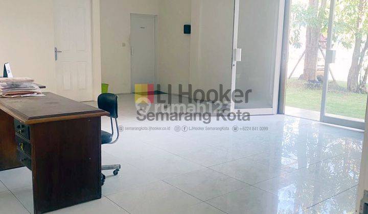 Gudang cocok untuk showroom di Yos Sudarso (JL) 2