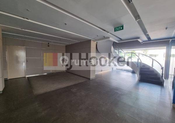 RUKO 4 LANTAI LUAS 11x20 m2 BERLOKASI DI JALAN BOULEVARD BARAT AREA KELAPA GADING 2