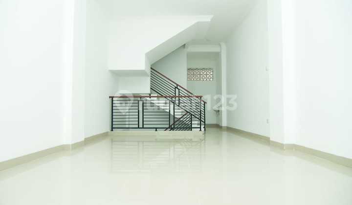 New strategic downtown shophouse brand new building 2