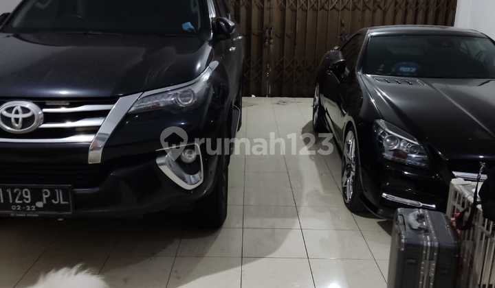 For Sale Ready-to-Use Shophouse on Batununggal Street Bandung, strategic area for business or office, quick sale. 2