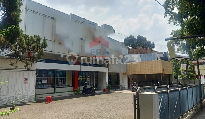  Ruangan Usaha di jalan utama Ir Haji Juanda Dago Bandung