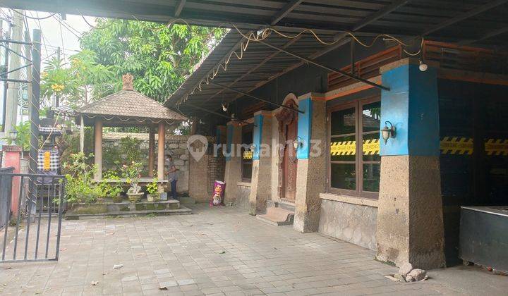 Rumah Dengan Rumah Makan di Renon 2