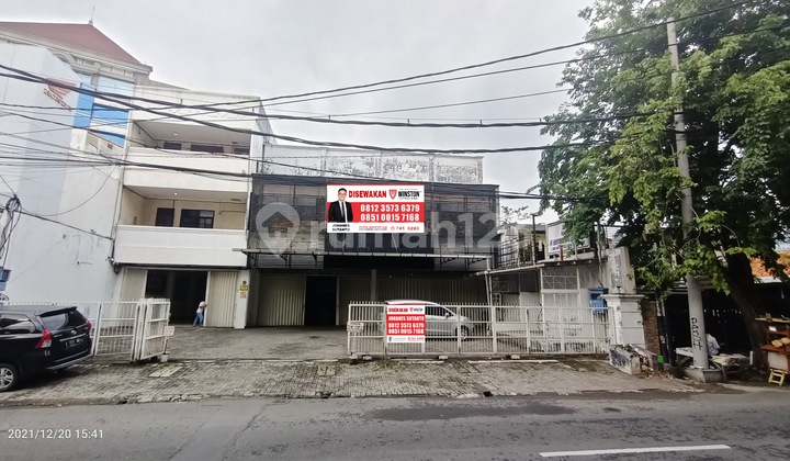 Strategic shop house in the heart of Embong Sawo City. Strategic shop house in the heart of Embong Sawo City.